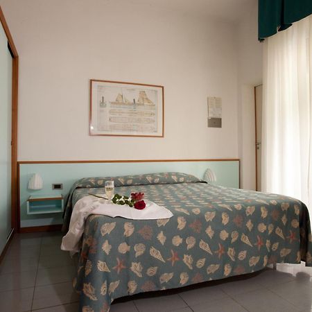 Hotel Gaby Ріміні Екстер'єр фото